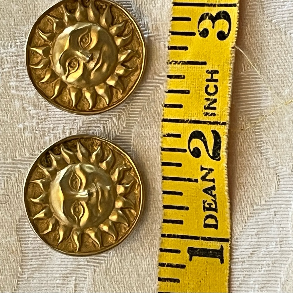 Vintage 1990s smiling sun face goldtone pierced earrings - Picture 6 of 9